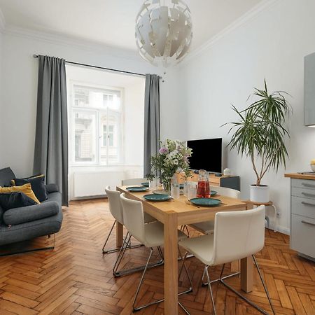 Comfortable And Cosy Apt A Few Steps From Dancing House And Naplavka Dance Prag Exteriör bild