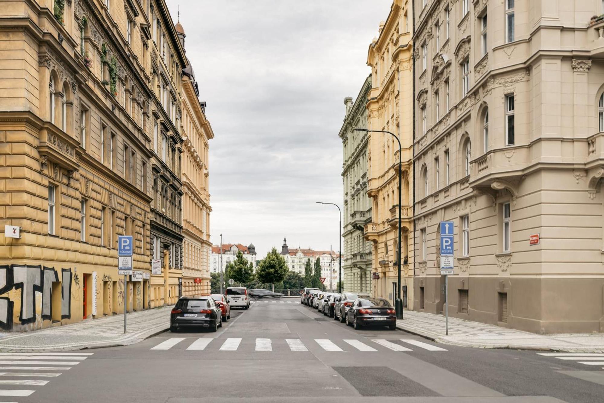 Comfortable And Cosy Apt A Few Steps From Dancing House And Naplavka Dance Prag Exteriör bild